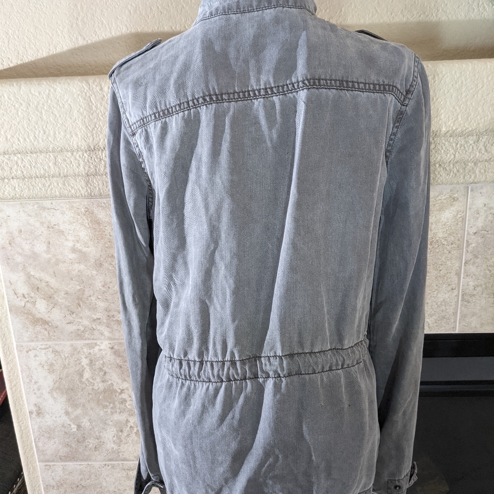 Will become your go-to lightweight jacket.  By Max Jeans.  Size: Small - Picture 9 of 14